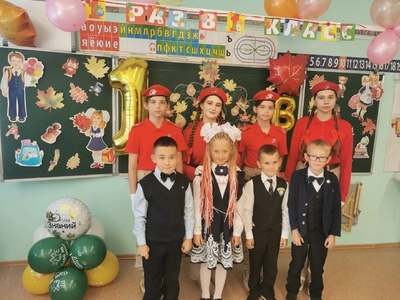 Юнармейцы и первоклассники 